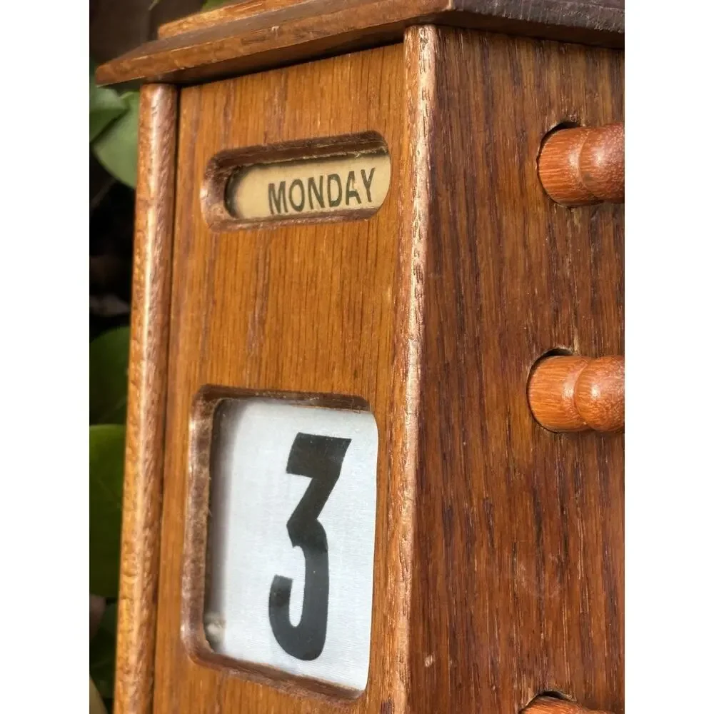 ANTIQUE PERPETUAL WOOD VICTORIAN CALENDAR IN BEAUTIFUL SHAPE 1900'S ?